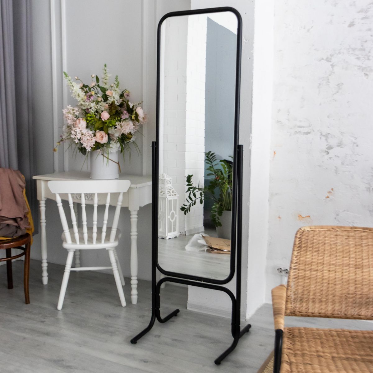 5М-05* (чёрный муар) Зеркало прим. напол. с измен. угла, 550Lх1700Hx550Dмм, зерк. полотно 1400х445мм