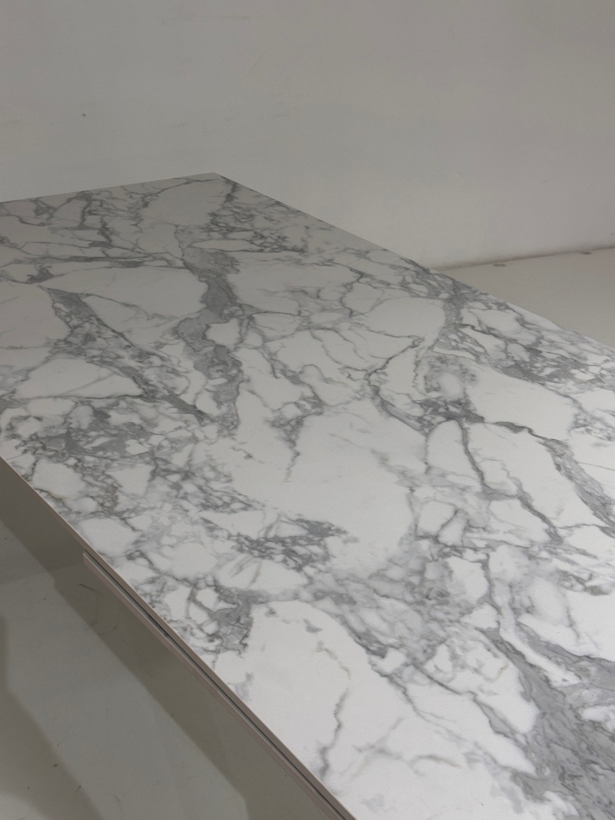 Стол ESMIR 180 MATTE ARABESCATO SOLID CERAMIC/ орех, ®DISAUR