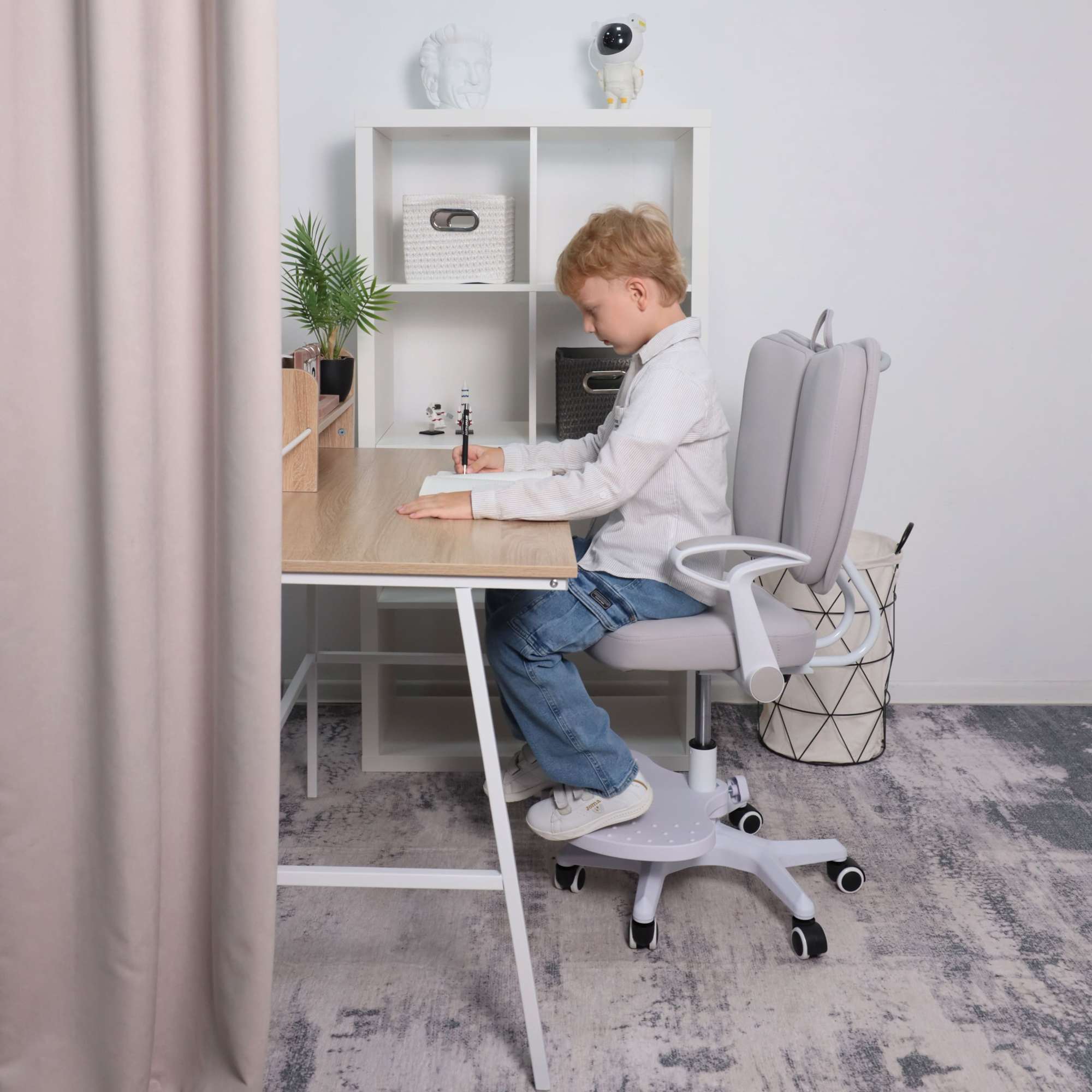 Кресло поворотное Pegas, серый, ткань