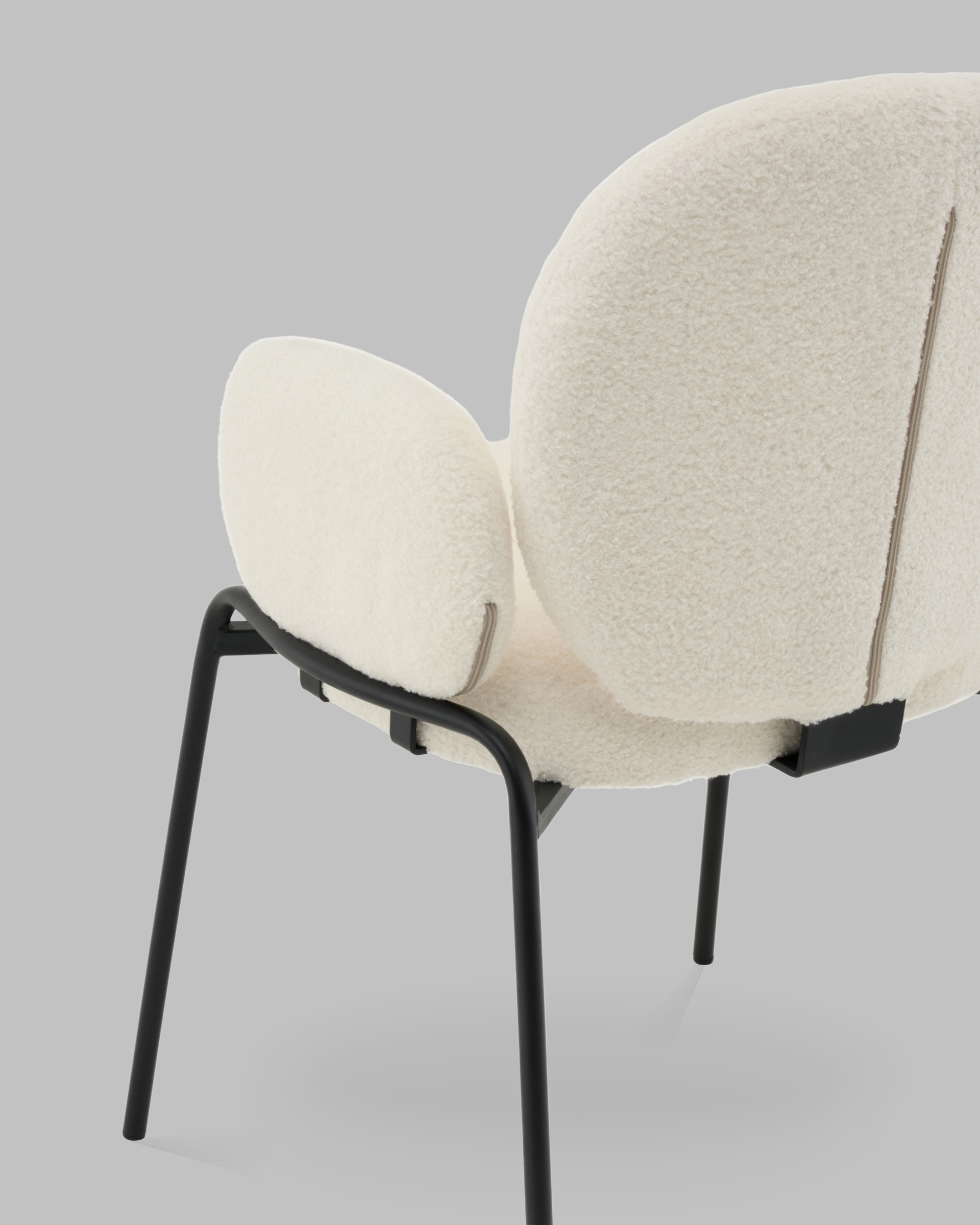 Стул с подлокотниками Моллек букле молочный