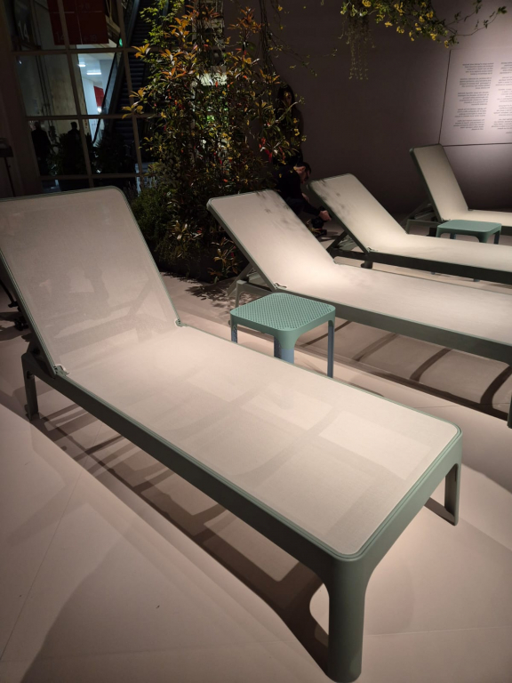 Шезлонг-лежак пластиковый Plano мятный