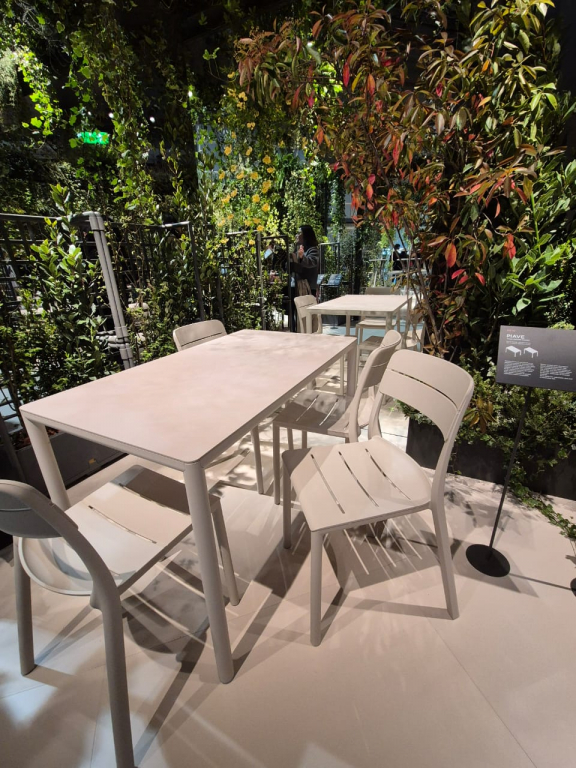 Стул пластиковый Cassia Bistrot бежевый