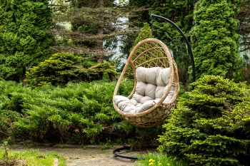 "Венеция" подвесное кресло-кокон из искусственного ротанга, цвет соломенный с бежевой подушкойцвет соломенный