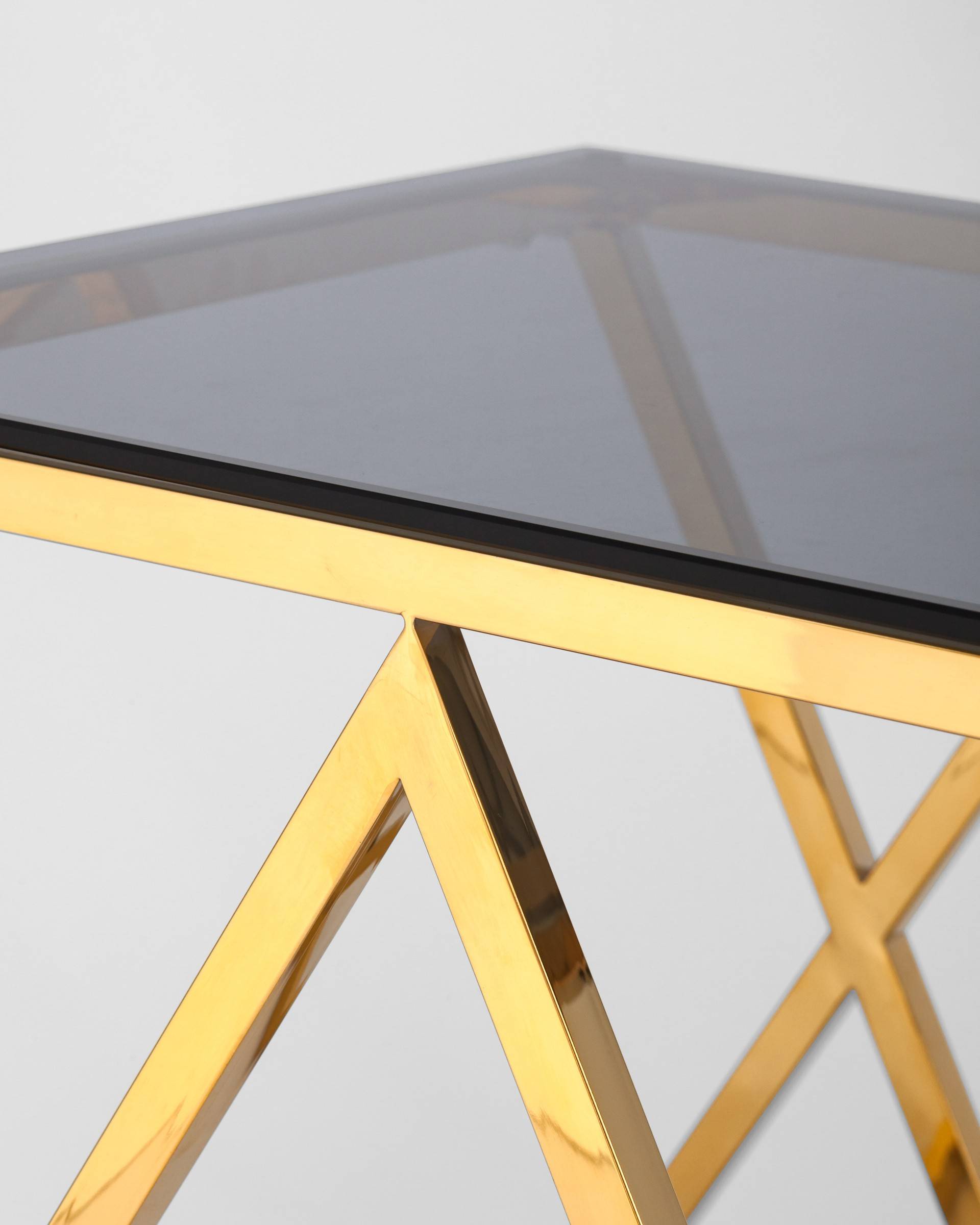 Журнальный стол 55*55 ИНСИГНИЯ золото стекло smoke