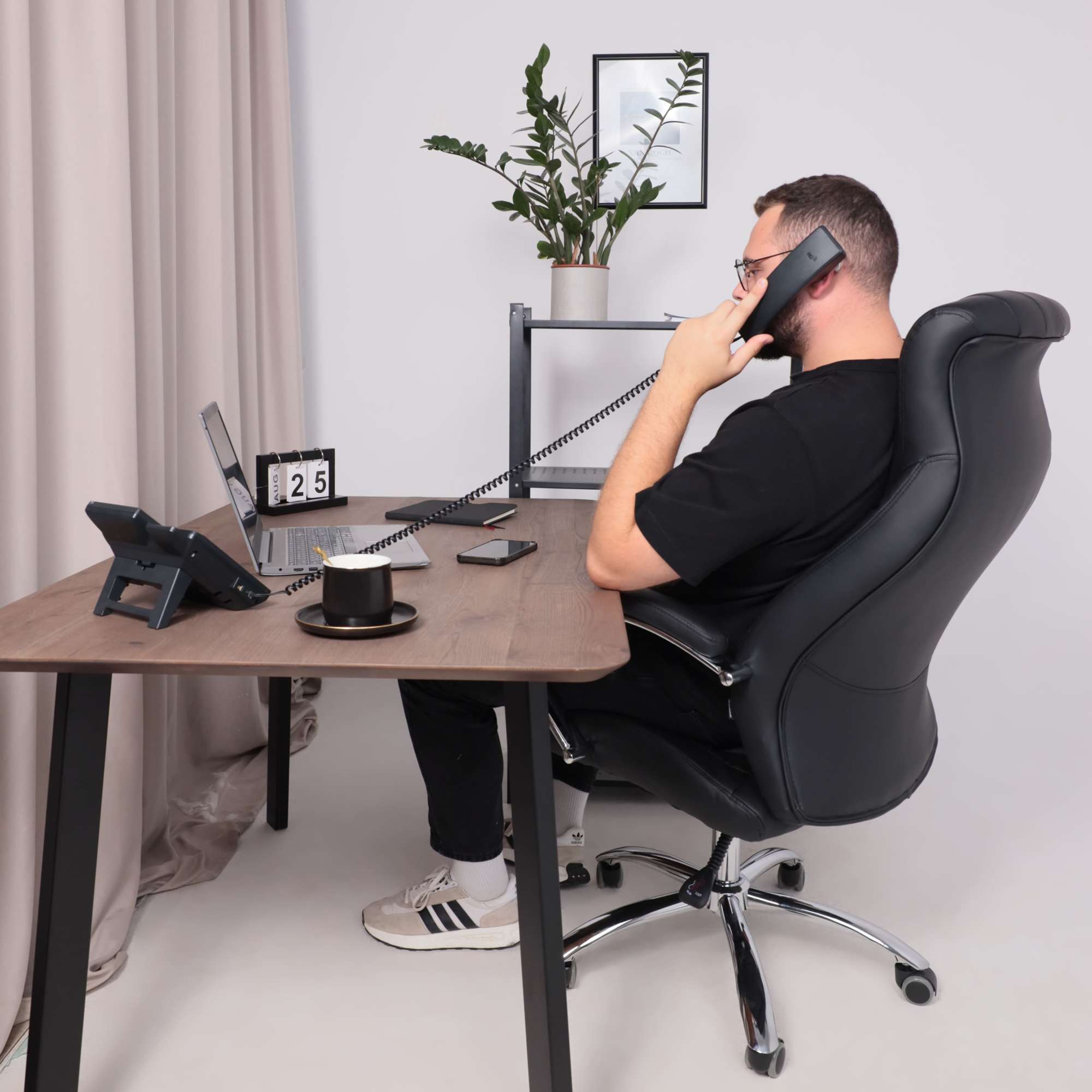 Кресло поворотное MASTIF, ECO, черный