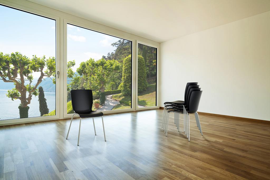 Стул пластиковый Mio черный