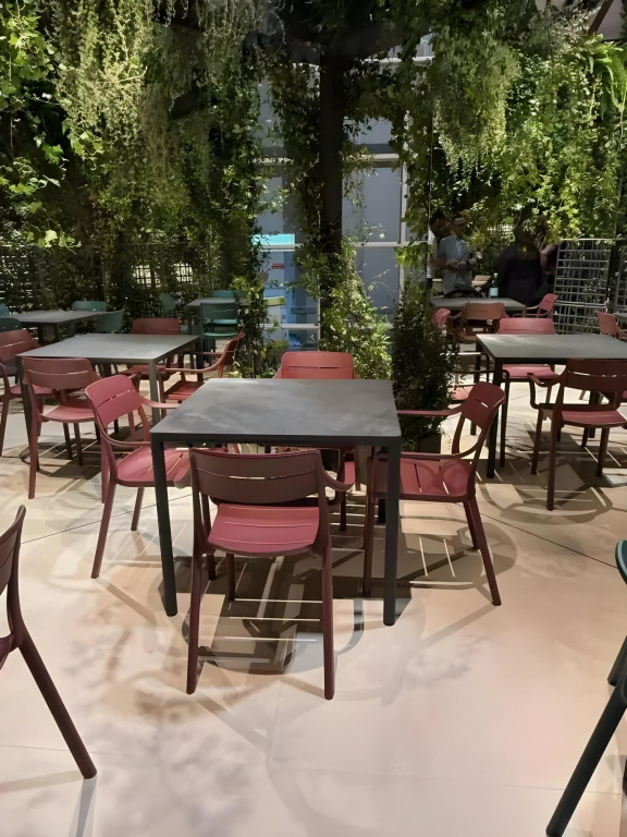 Кресло пластиковое Cassia бургунди