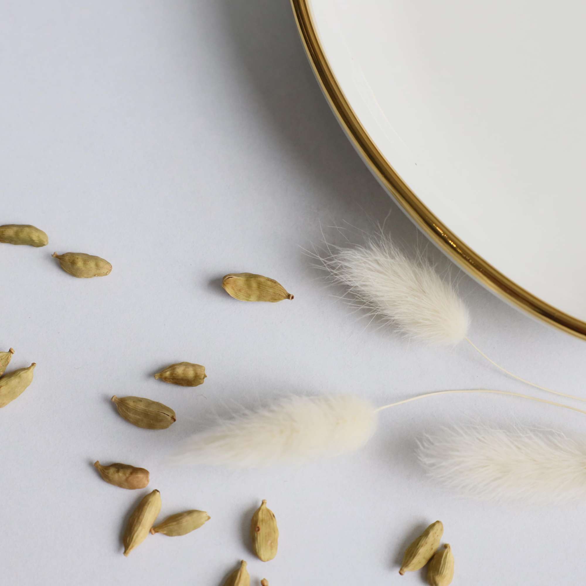 Блюдо фигурное MOONSHINE, керамика, белый+золото, 23см