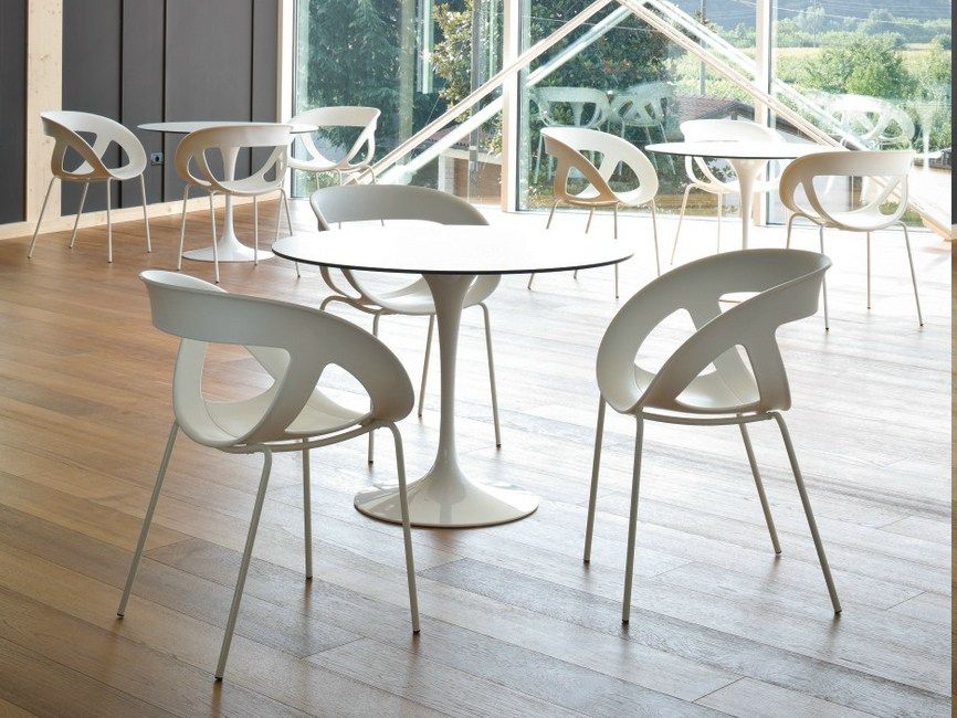 Кресло пластиковое Moema 69 оранжевый