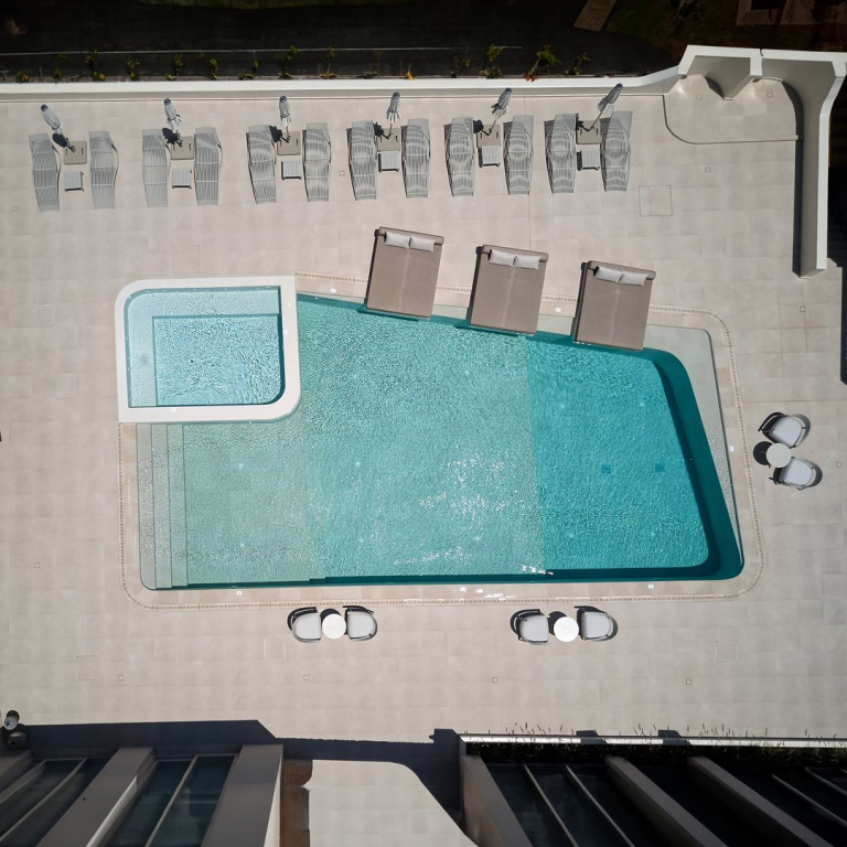 Лежак пластиковый Ibiza Basic слоновая кость