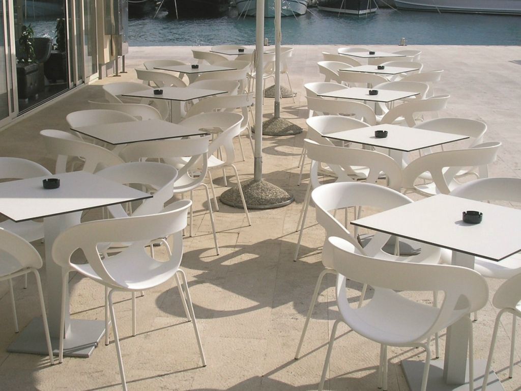 Кресло пластиковое Moema 69 оранжевый