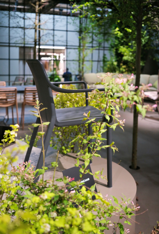 Кресло пластиковое Tiberina антрацит