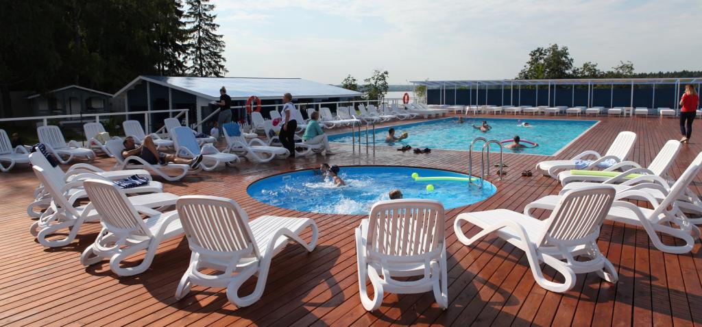 Шезлонг-лежак пластиковый Eden белый