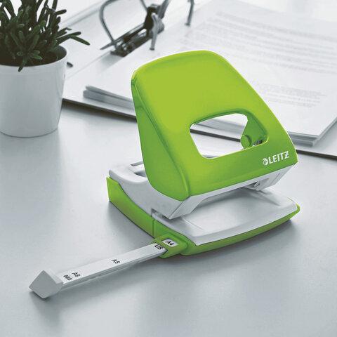 Дырокол металлический LEITZ "NeXXt WOW", до 30 листов, зеленый металлик, блистер, 50082064