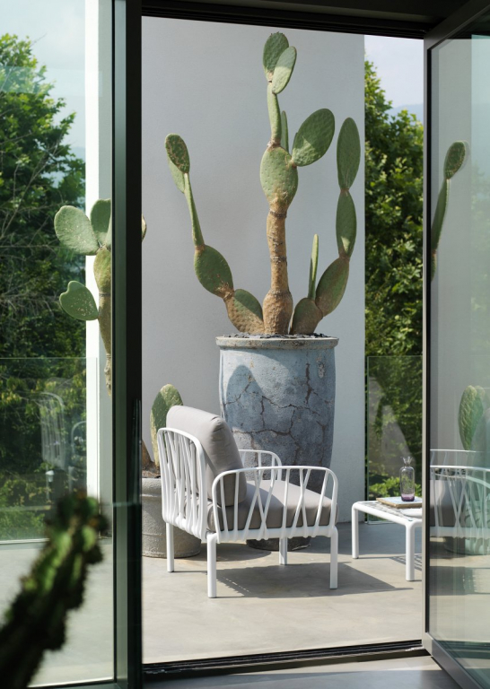 Столик пластиковый кофейный Komodo Tavolino Vetro белый