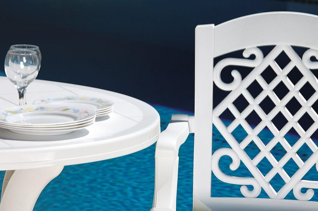 Стол пластиковый обеденный Truva белый