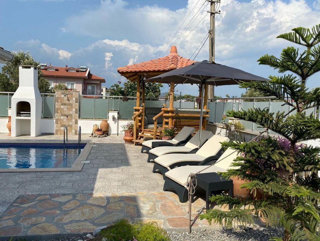 Шезлонг пластиковый с матрасом GS 1009 (Fiji) антрацит, слоновая кость