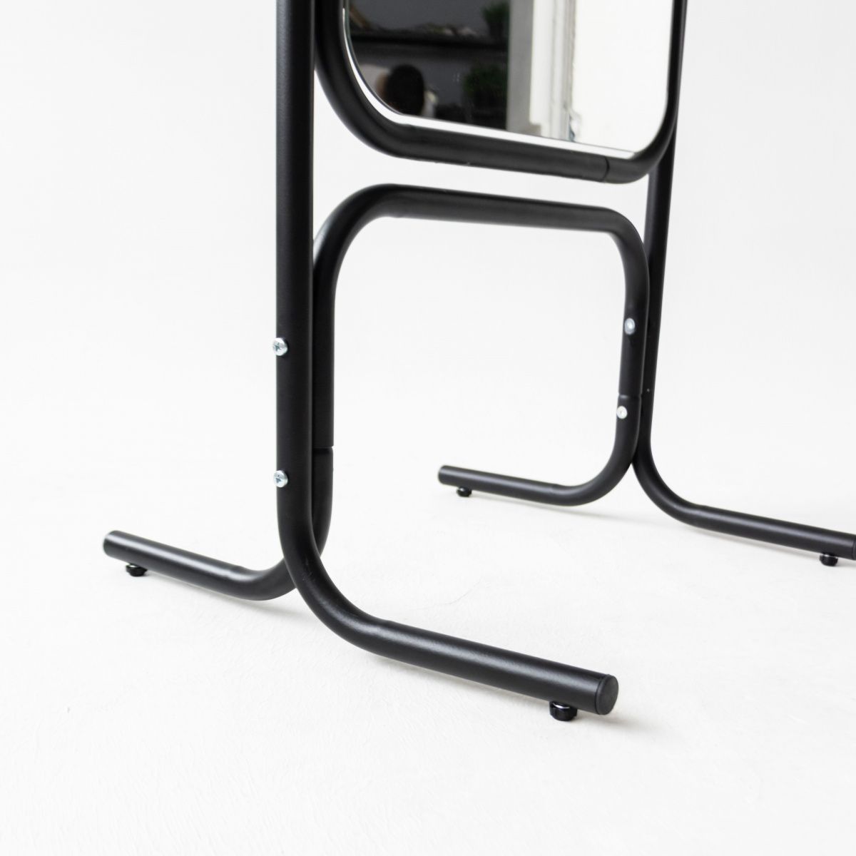 5М-05* (чёрный муар) Зеркало прим. напол. с измен. угла, 550Lх1700Hx550Dмм, зерк. полотно 1400х445мм