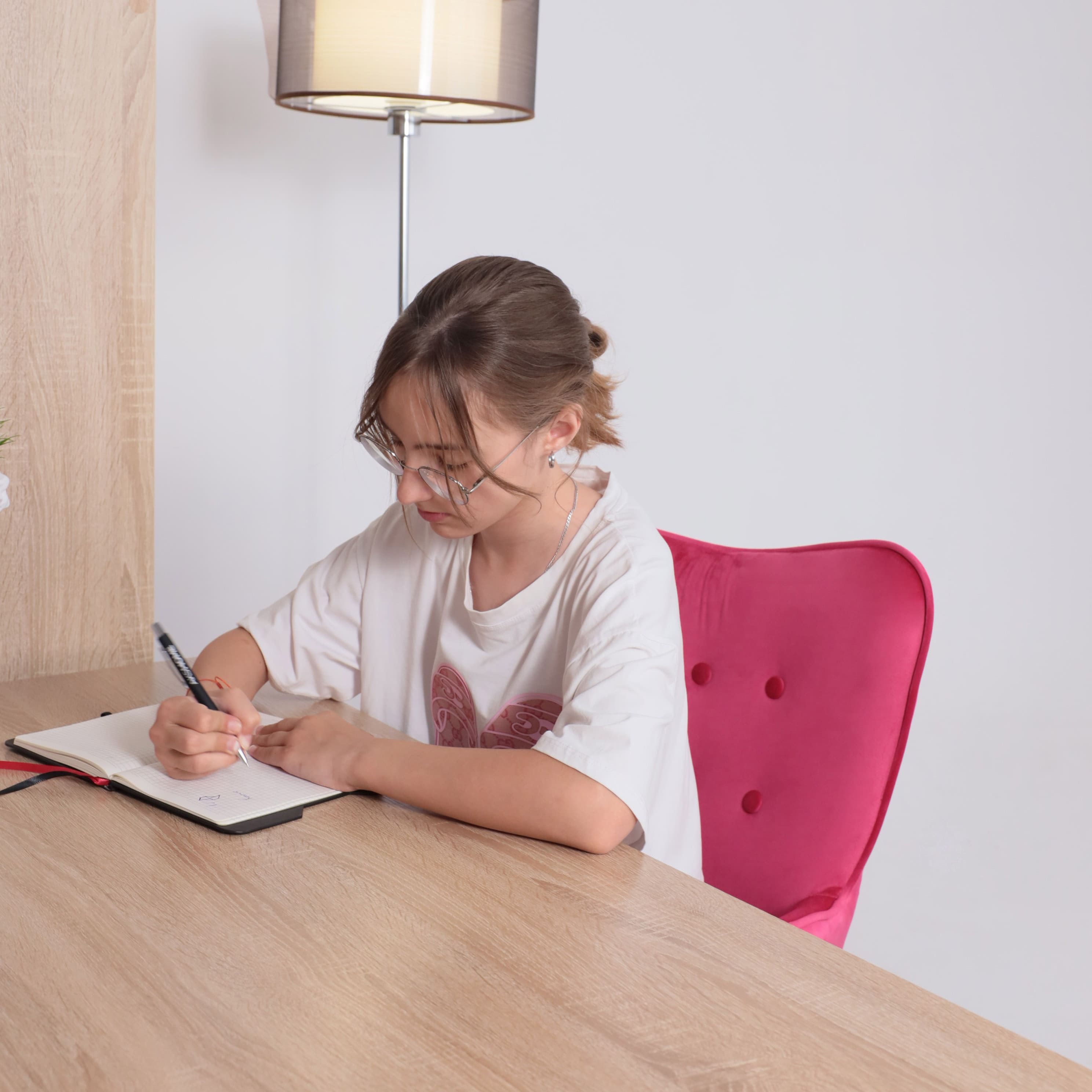 Кресло поворотное Bella, фуксия, велюр