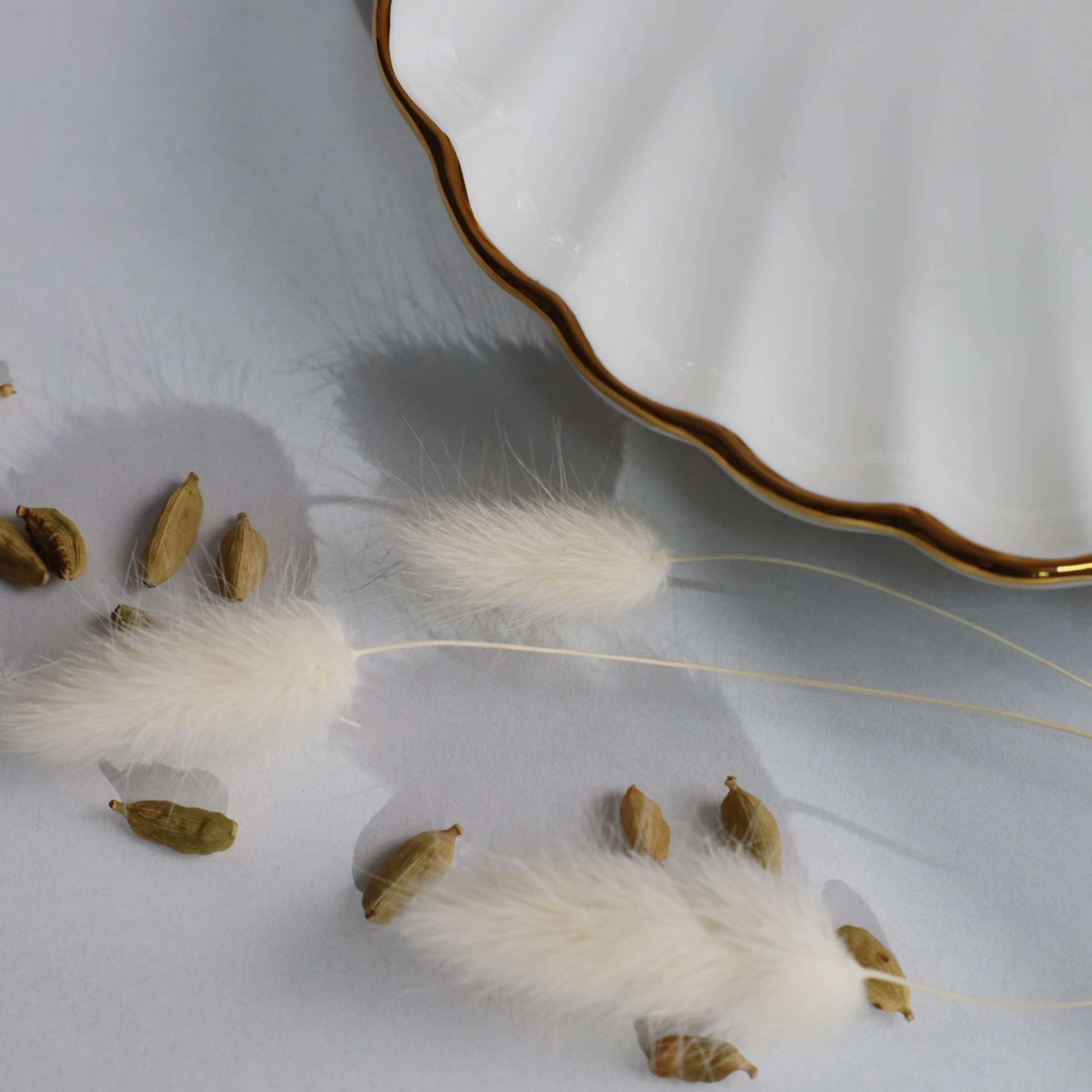 Блюдо фигурное MOONSHINE, керамика, белый+золото, 22*20*3см