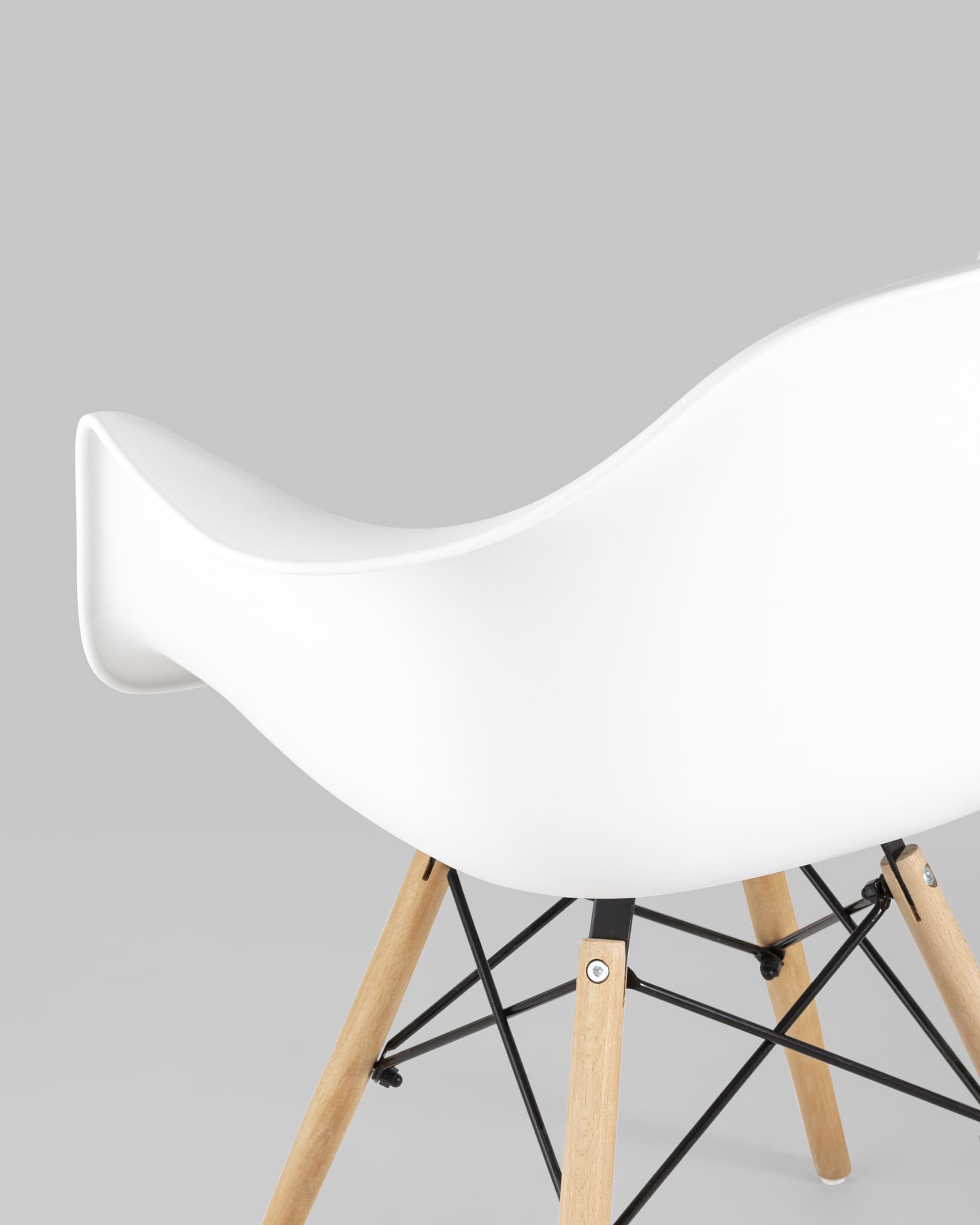 Стул Eames DAW белый