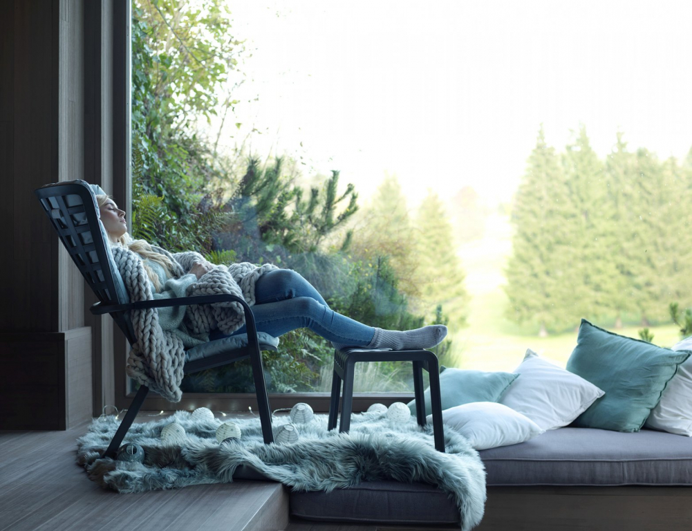 Лаунж-кресло пластиковое с подушкой Folio антрацит, голубой