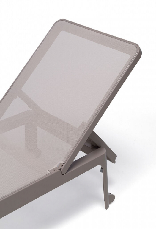 Шезлонг-лежак пластиковый Plano тортора