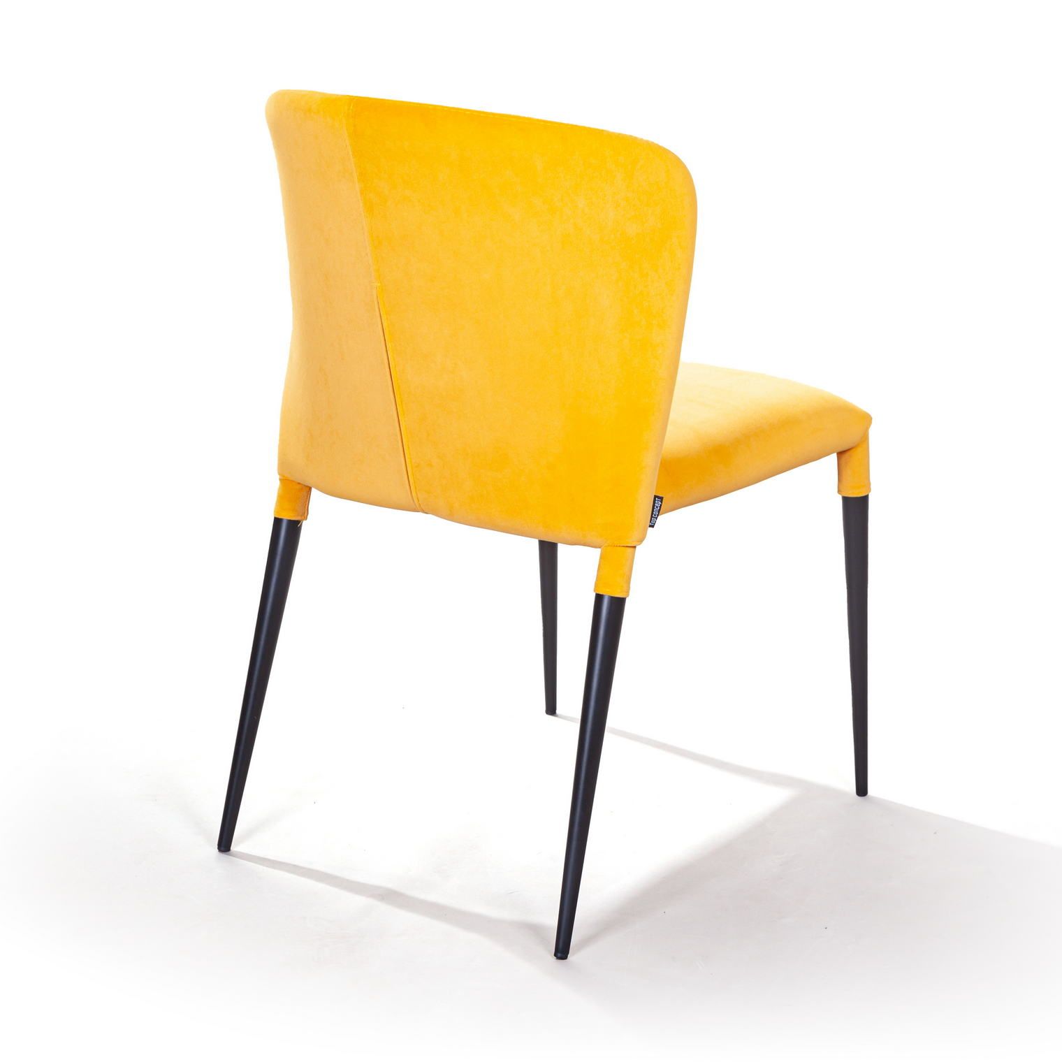 Стул Альберт в шортиках, горчичный