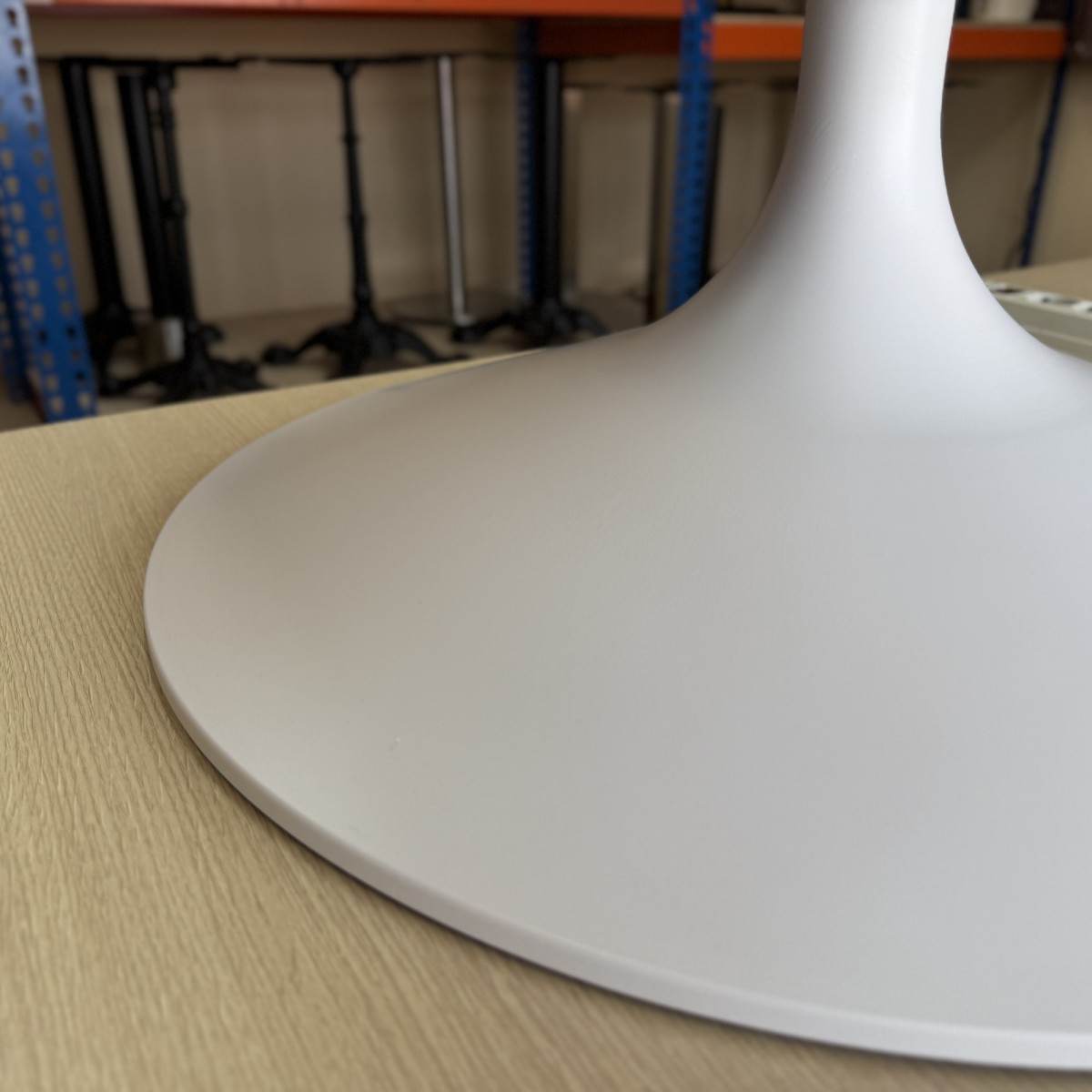 Подстолье Tulip журнальное, белый матовый цвет, для больших столешниц, для лобби-баров, модель 6019W