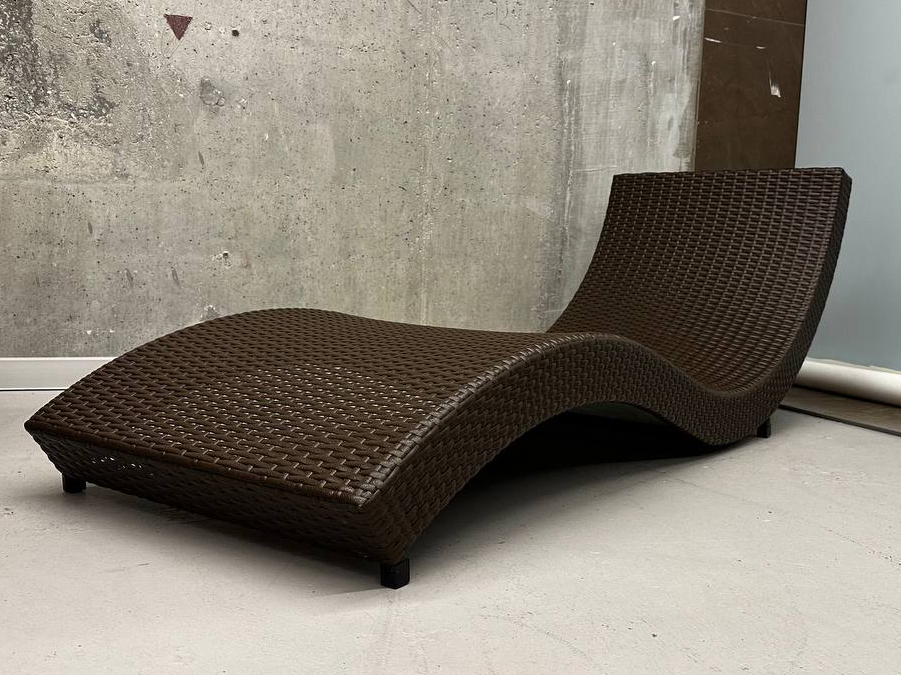 Шезлонг-лежак плетеный Tama коричневый люкс
