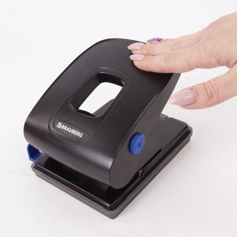 Дырокол металлический BRAUBERG "Extra", до 40 листов, черный, 229093 цена 1 049 ₽ Дырокол металлический BRAUBERG "Extra", до 40 листов, черный, 229093