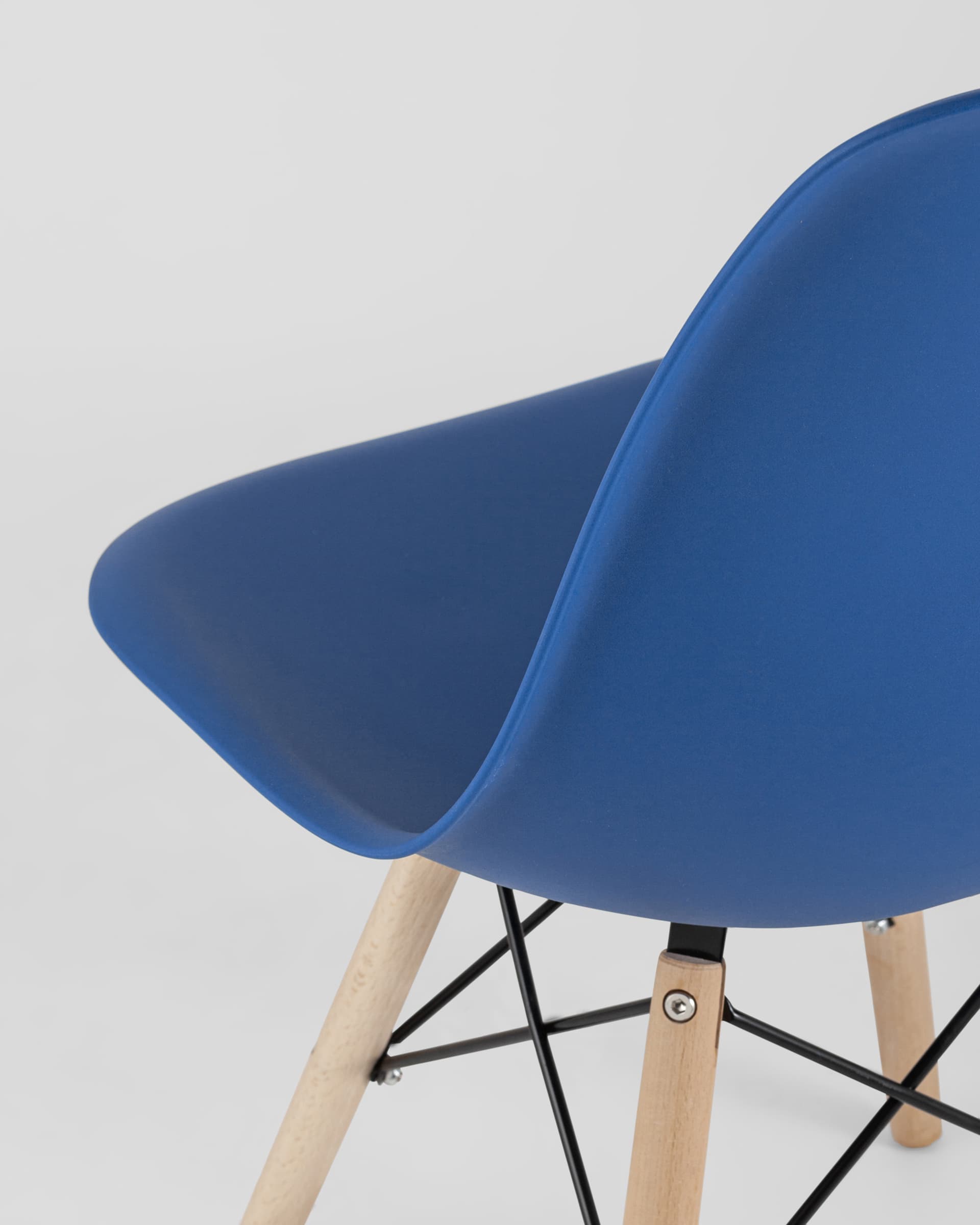 Стул Eames Style DSW синий (разборный каркас)