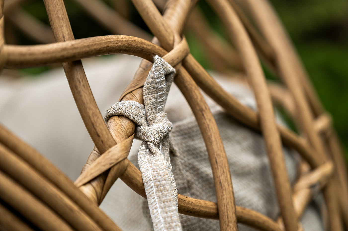 "Венеция" подвесное кресло-кокон из искусственного ротанга