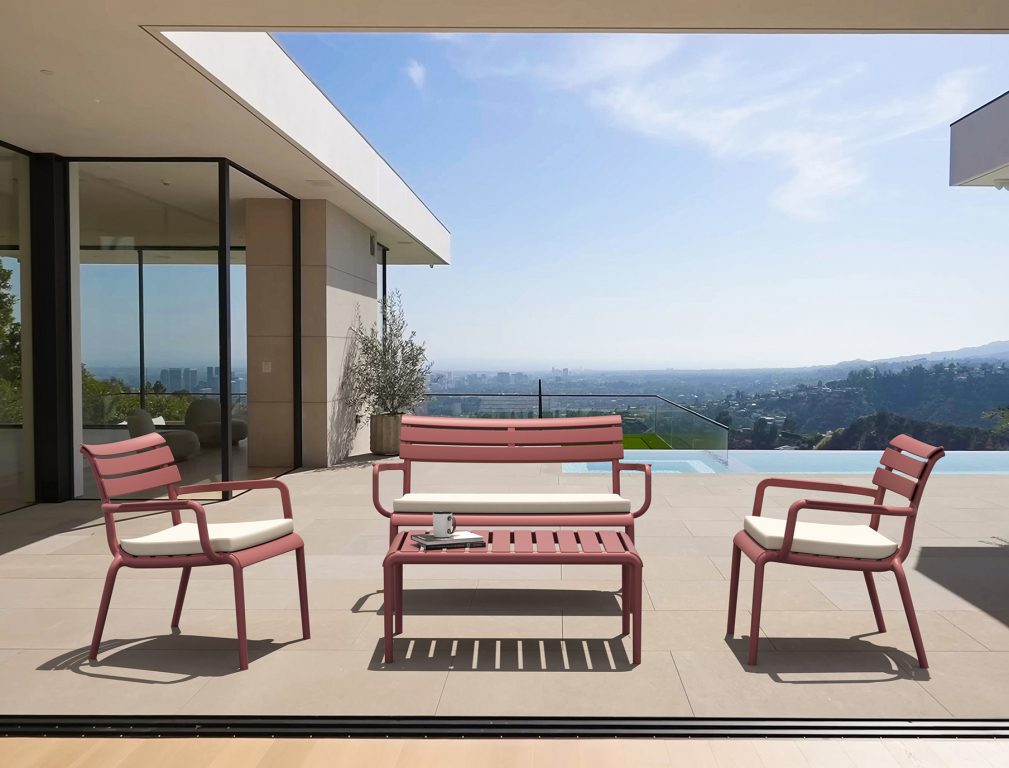 Столик пластиковый журнальный Paris Lounge Table марсала