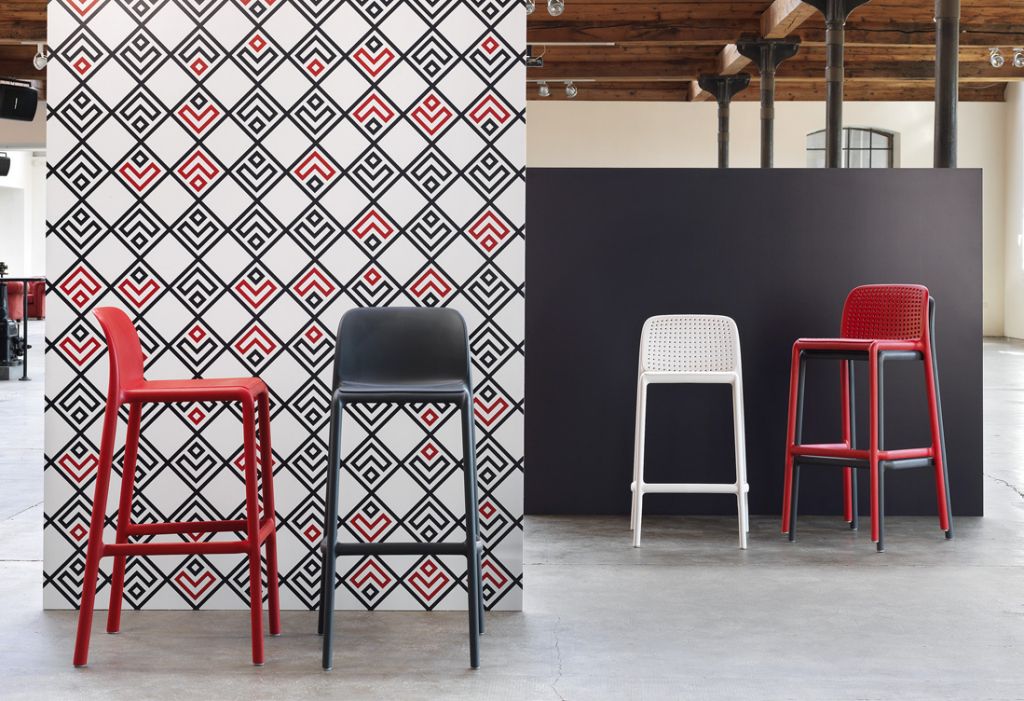 Стул пластиковый полубарный Lido Mini белый