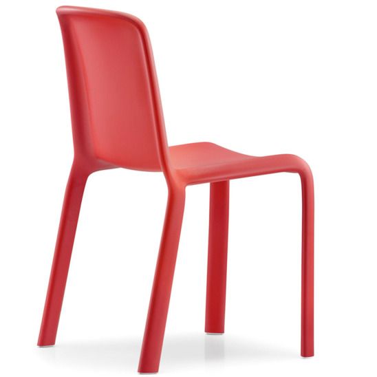 Кресло пластиковое Сауайо, красный