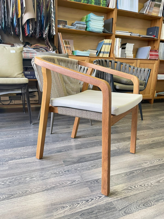 Кресло деревянное с подушками Pablito 