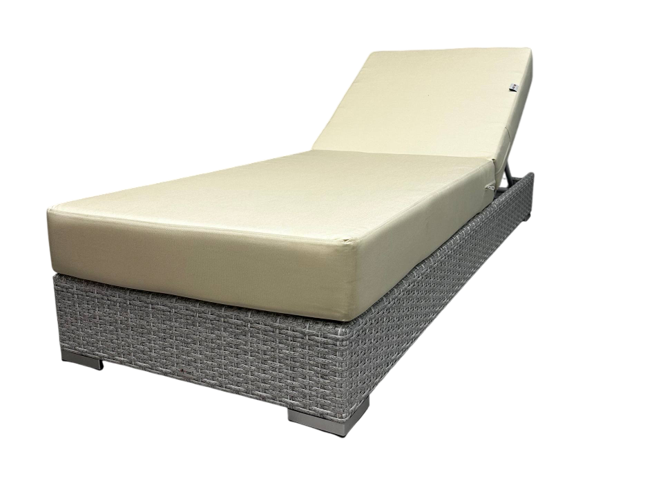 Шезлонг-лежак плетеный с матрасом Mantera белый люкс, светло-бежевый