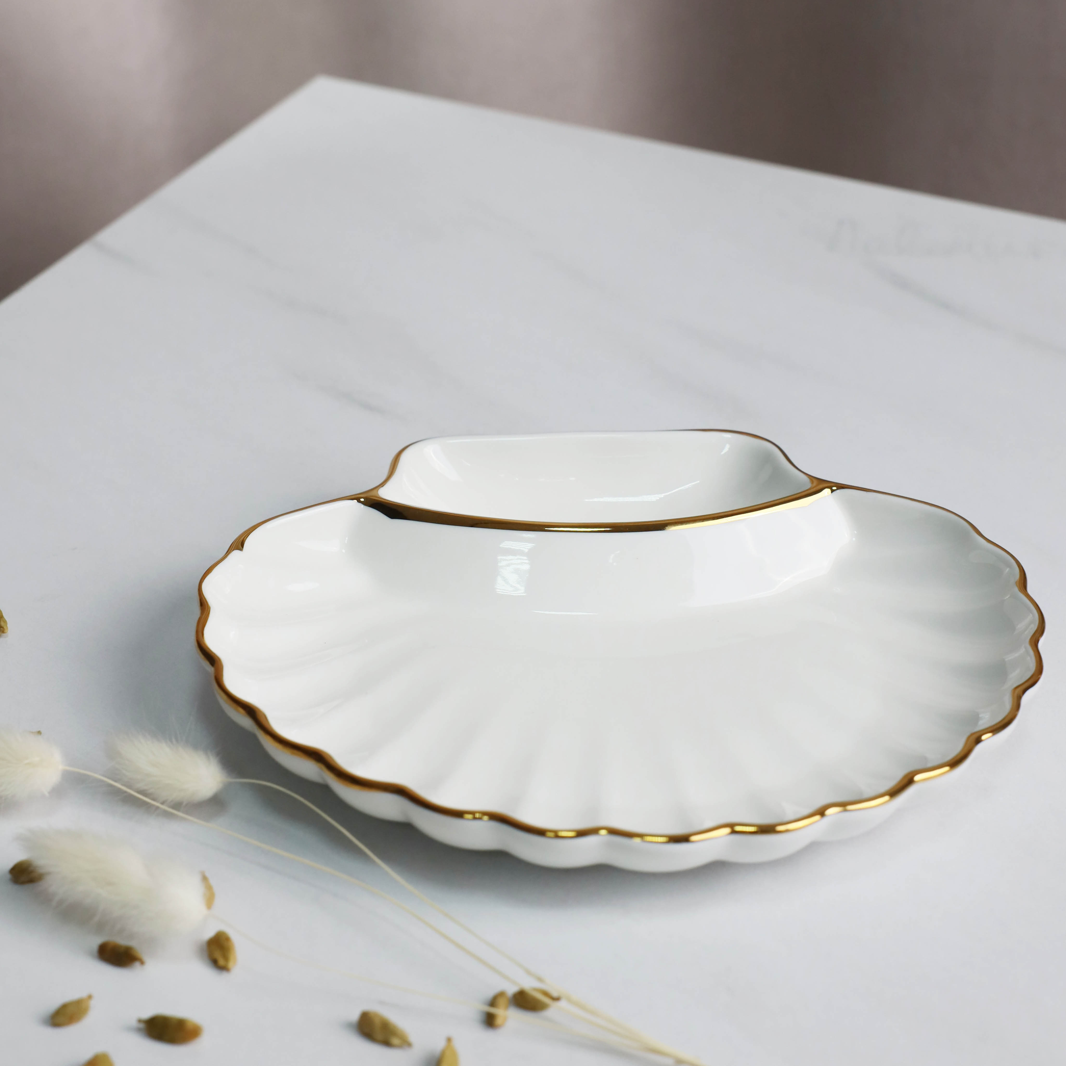 Блюдо фигурное MOONSHINE, керамика, белый+золото, 22*20*3см