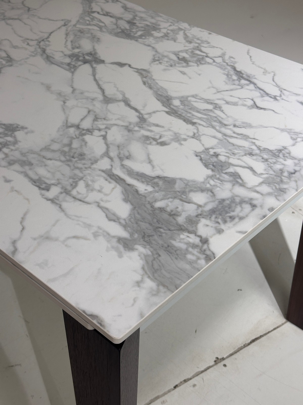 Стол ESMIR 180 MATTE ARABESCATO SOLID CERAMIC/ орех, ®DISAUR