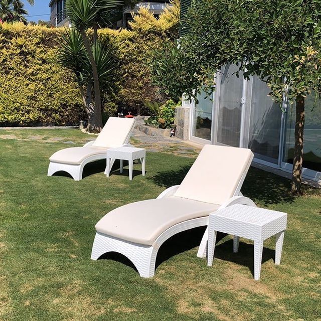 Шезлонг пластиковый GS 1009 (Fiji) белый