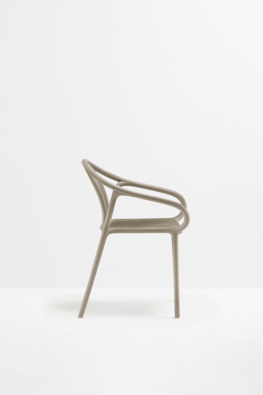 Кресло пластиковое Remind песочный