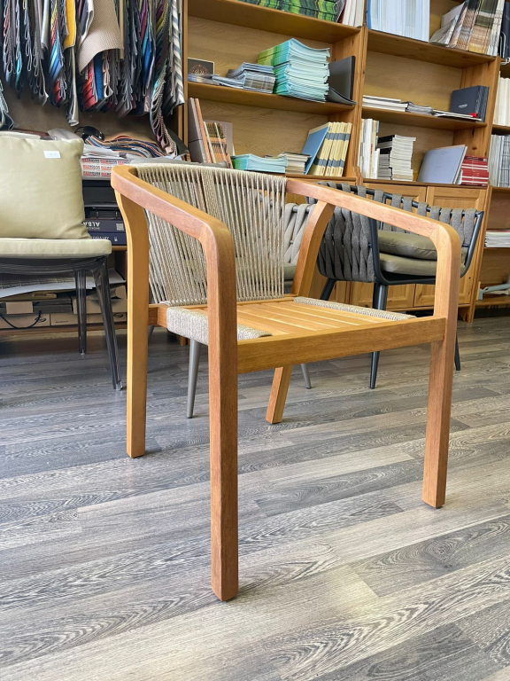 Кресло деревянное с подушками Pablito 