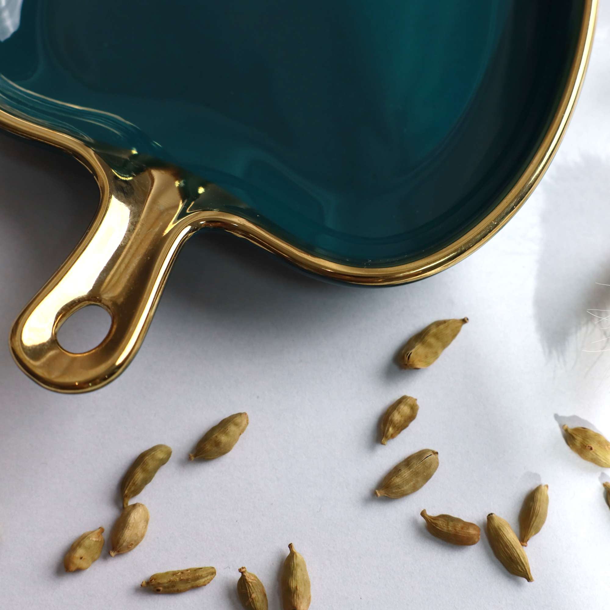 Блюдо фигурное MOONSHINE, керамика, темно-зеленый+золото, 18см