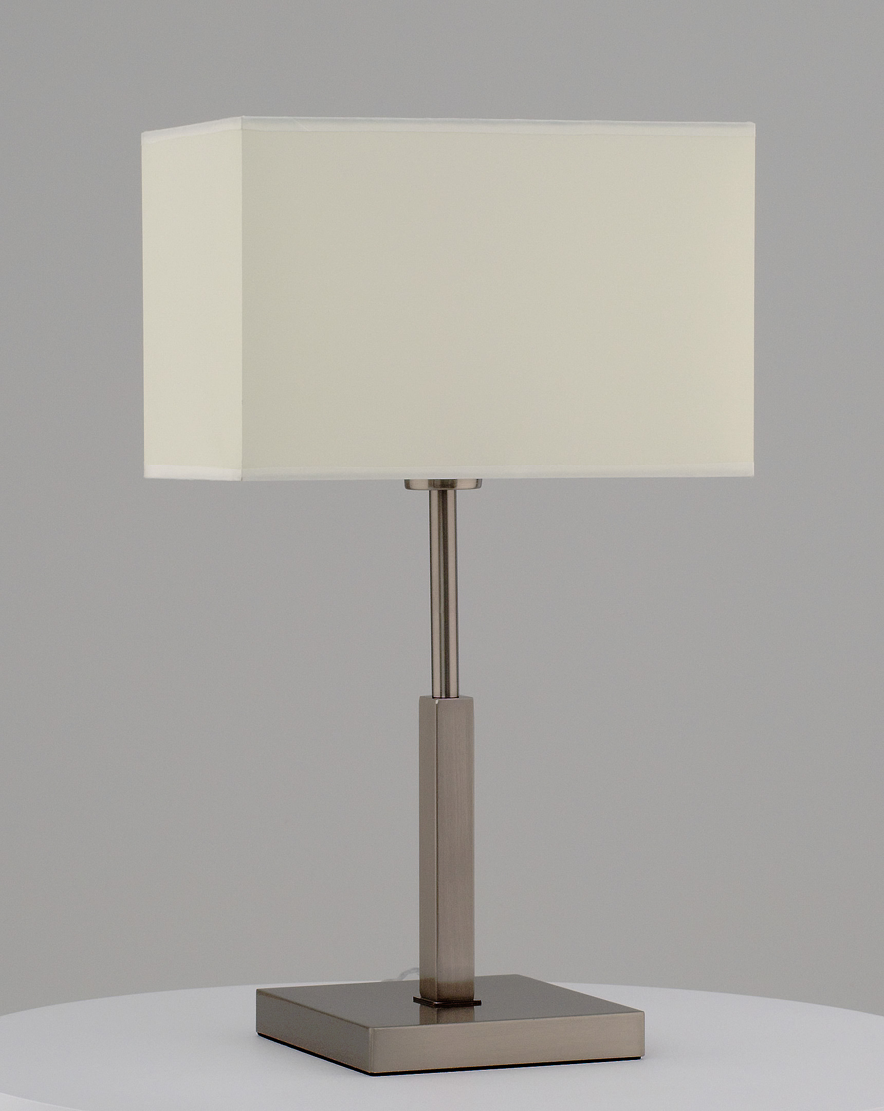 Лампа настольная Moderli V11138-1T Solitude