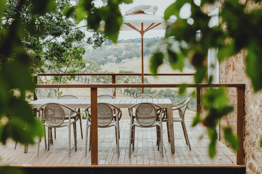 Кресло пластиковое Remind песочный