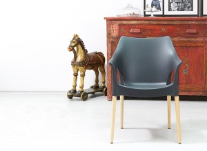 Кресло пластиковое Natural Ola натуральный бук, антрацит