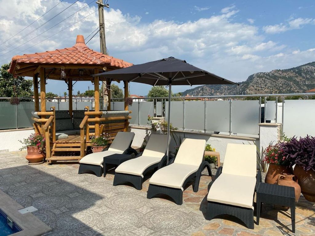 Шезлонг пластиковый с матрасом GS 1009 (Fiji) антрацит, слоновая кость