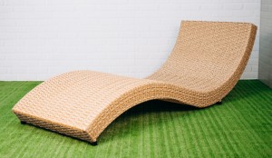 Шезлонг-лежак плетеный Tama бежевый люкс