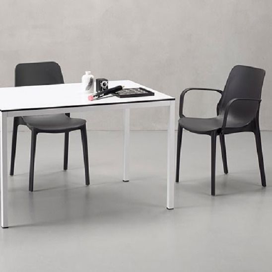 Кресло пластиковое Морело, черный